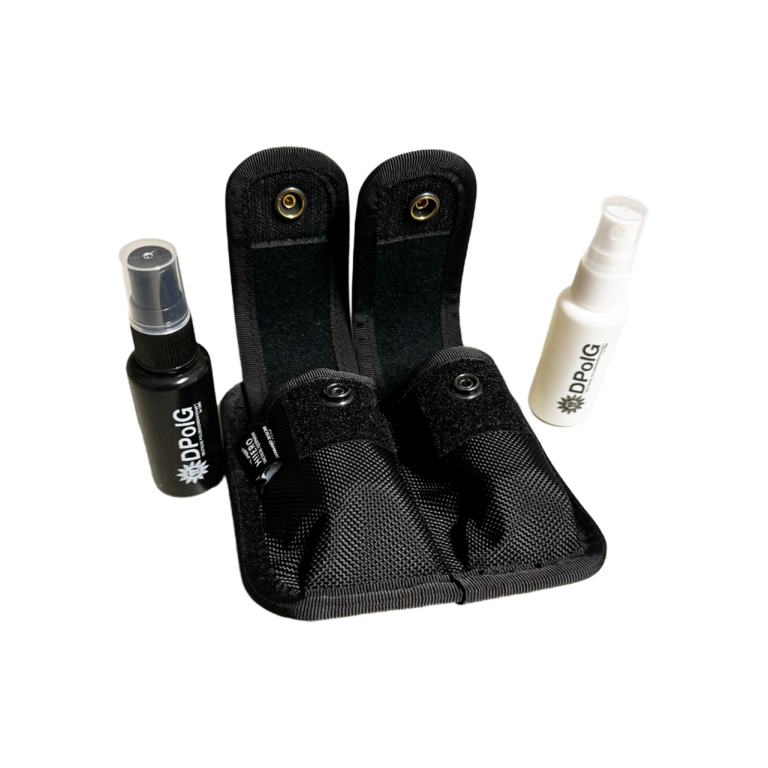 Schwarzer Rucksack mit Aufnähern der Polizei und DPolG.